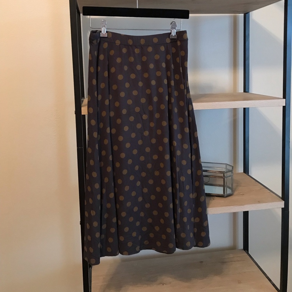Stretchy polka dotted skirt!